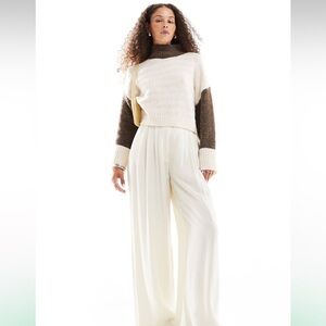 NWT’S VRG GIRL TWO TONE SWEATER!